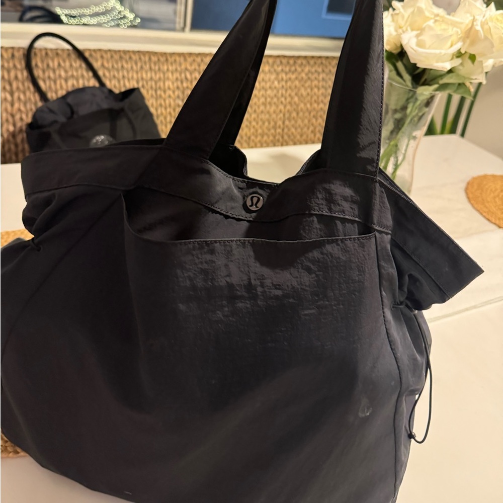 Lululemon side cinch tote bag 18L